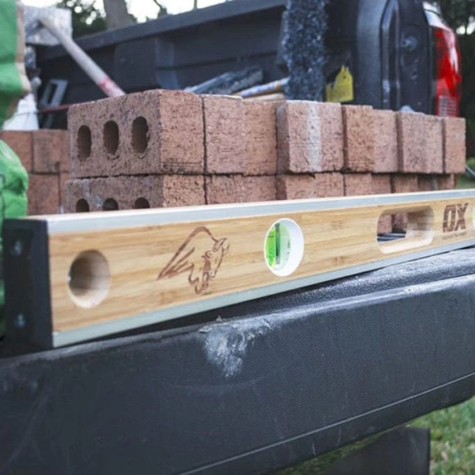 picture of a spirit level on truck 