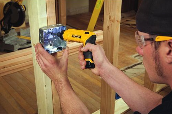 DEWALT 8V Gyroscopic Screwdriver